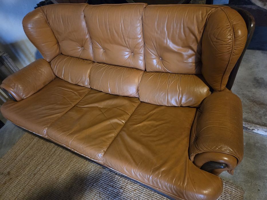Conjunto de sofás em pele