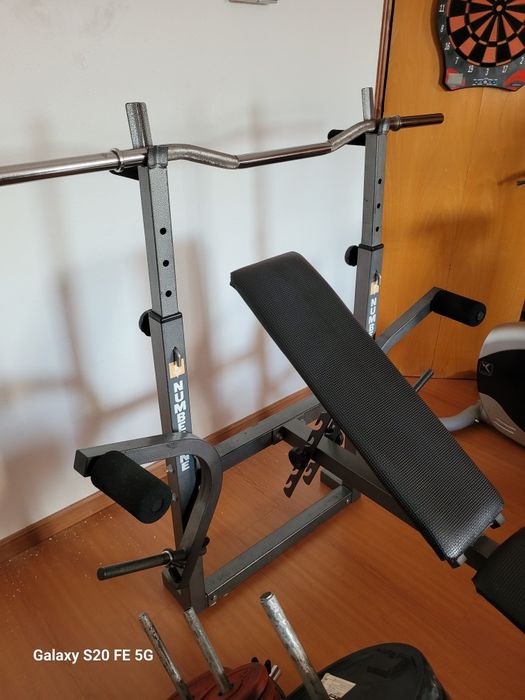 Equipamento de musculação, treino