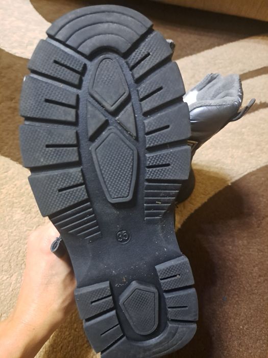 Продам дитяче зимове взуття