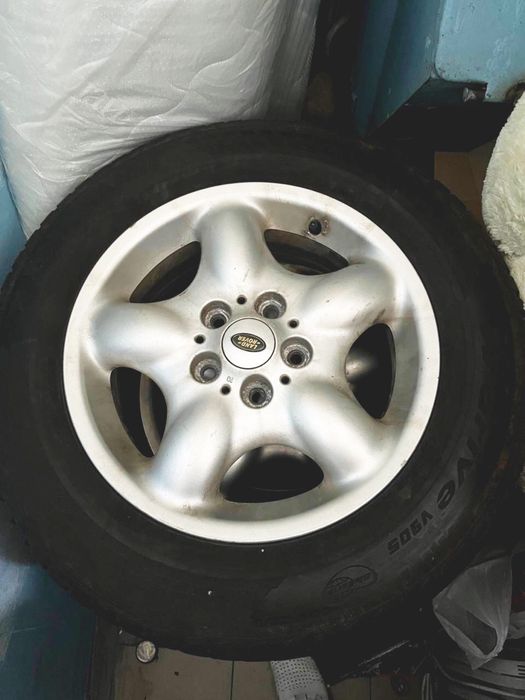 Диски Landrover, з шиною Yokohama 215 65 R16 зима