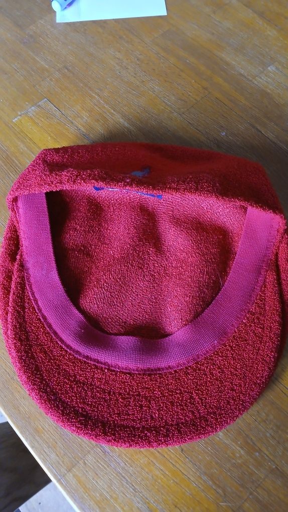 Kaszkiet czerwony L, Kangol,  Bermuda 504 cap