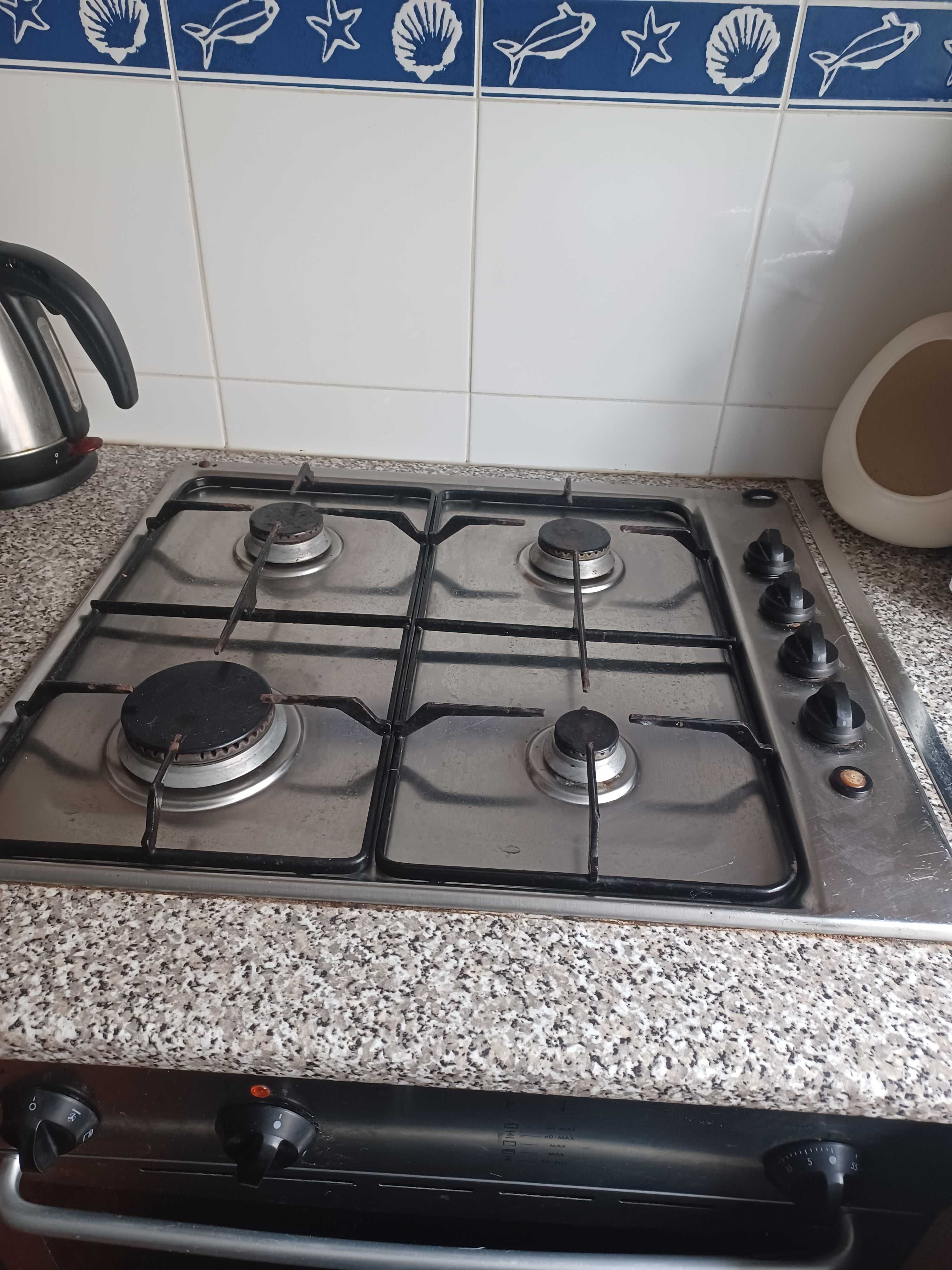 Placa fogão com 4 bicos e forno Indesit