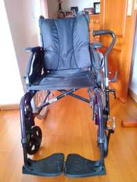 Cadeira de rodas com alavanca