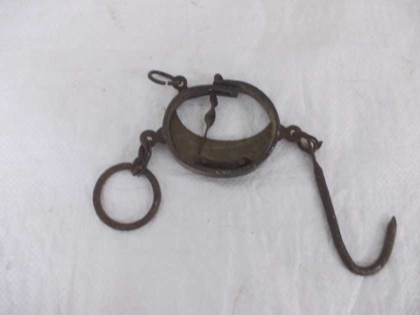 Zabytkowa waga hakowa księżycowa