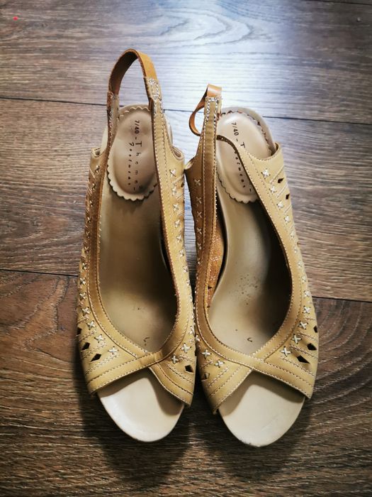 Sandały na szeroką stopę