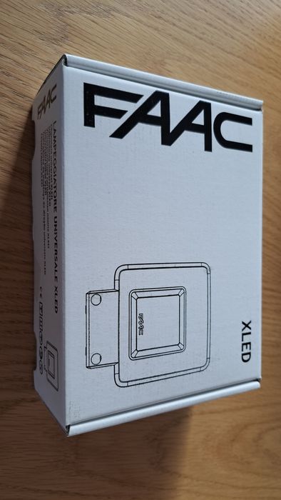 Lampa sygnalizacyjna do bramy. FAAC XLED