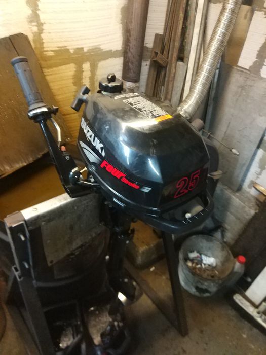 продам легкий японский лодочный мотор сузуки 2.5лс 4т