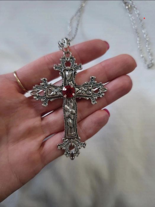 Srebrny naszyjnik z krzyżem krzyż medalion alternative vintage gothic