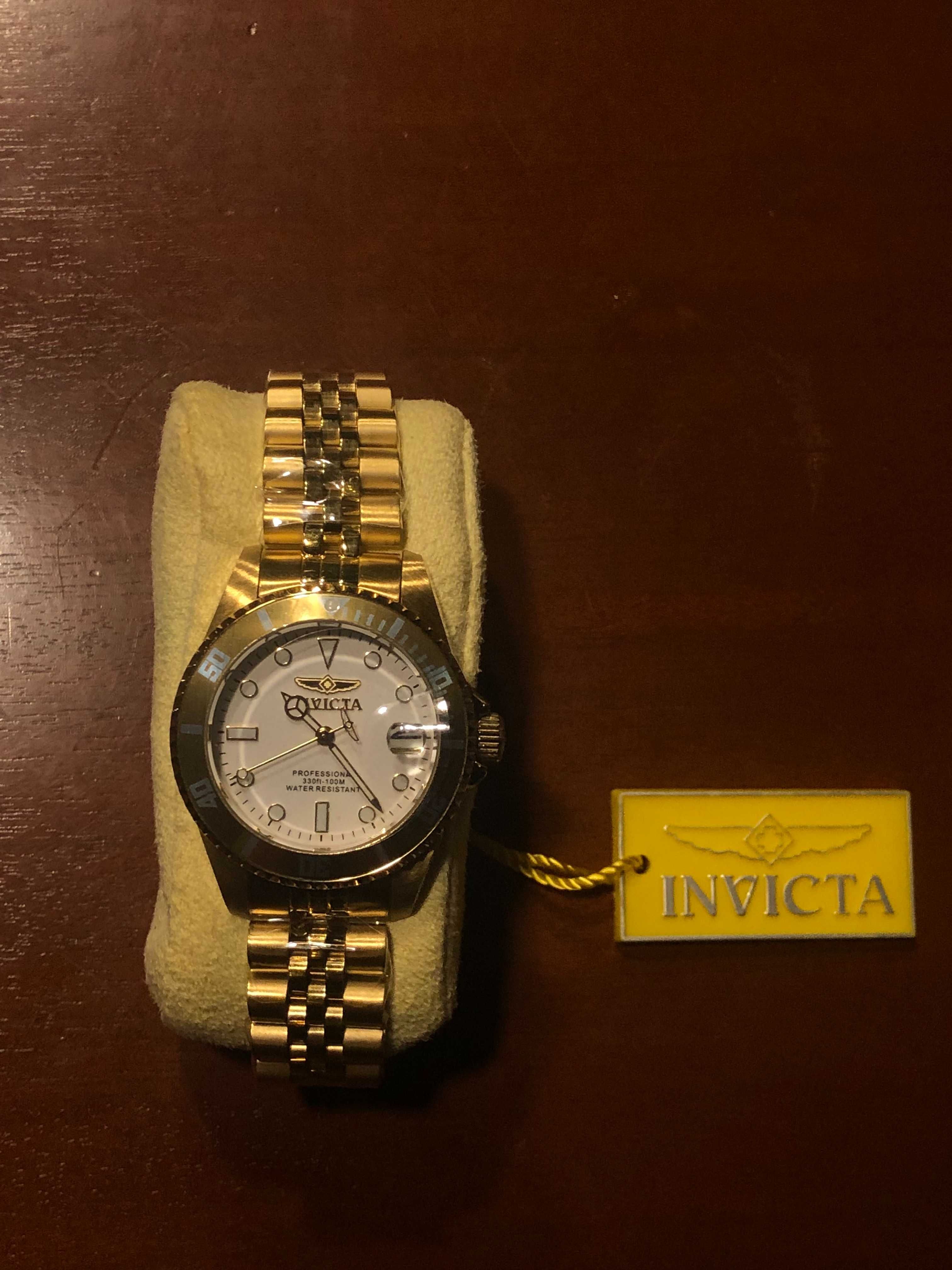 Nowy zegarek Invicta - złoty z białą tarczą i datownikiem