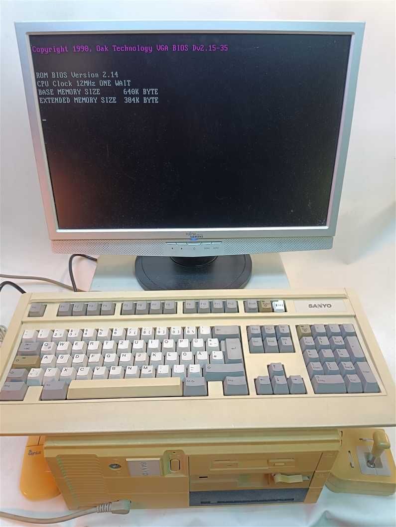 Retro komputer Sanyo MBC-17LX1