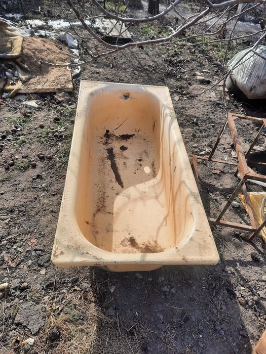 Продам ванну стоит без дела