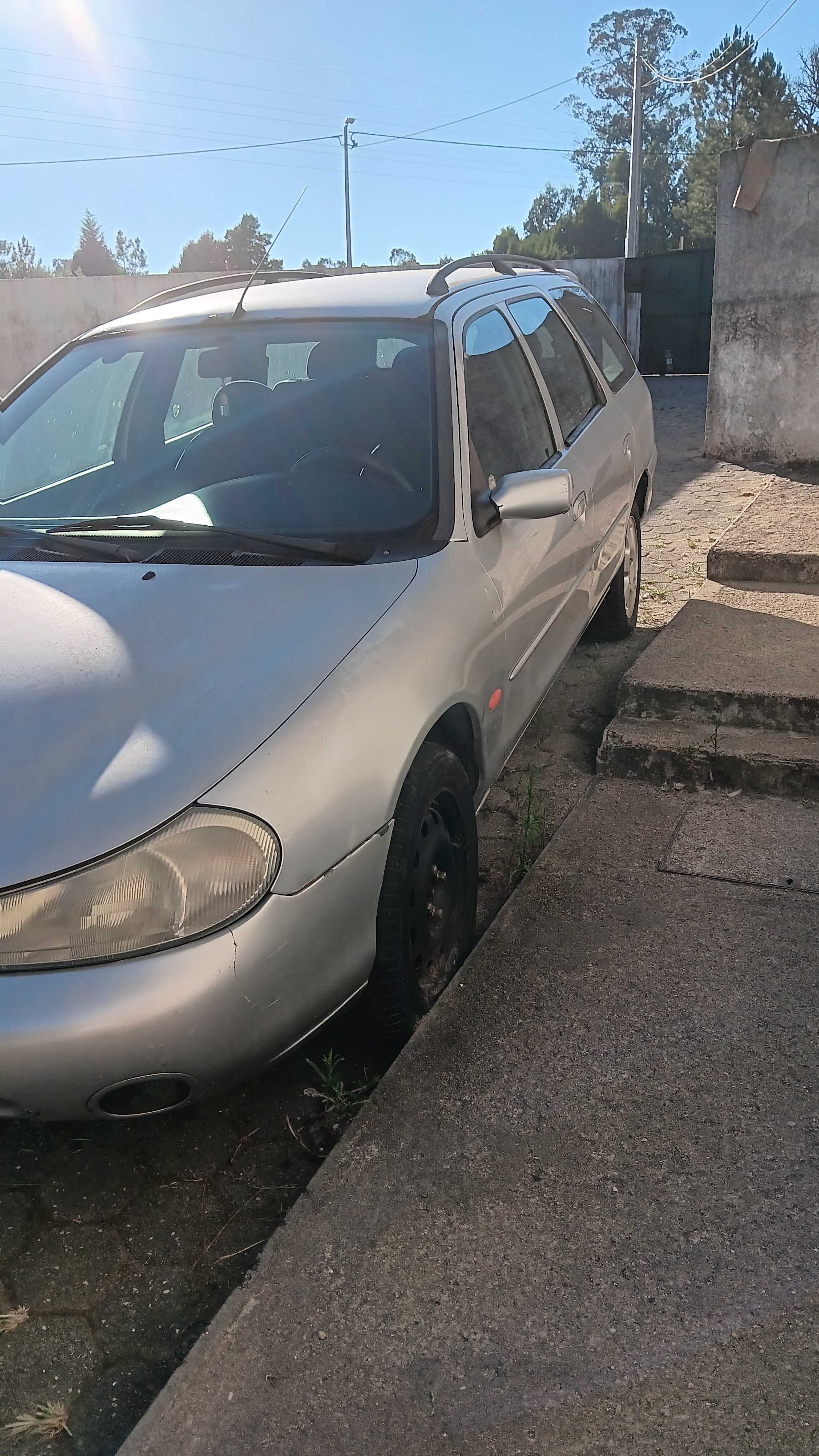 Vendo ford mondeo 1998 avaria na bomba injetora. 400€