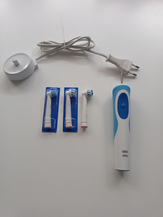 Szczoteczka Oral-B Braun + 3 szt nowych końcówek