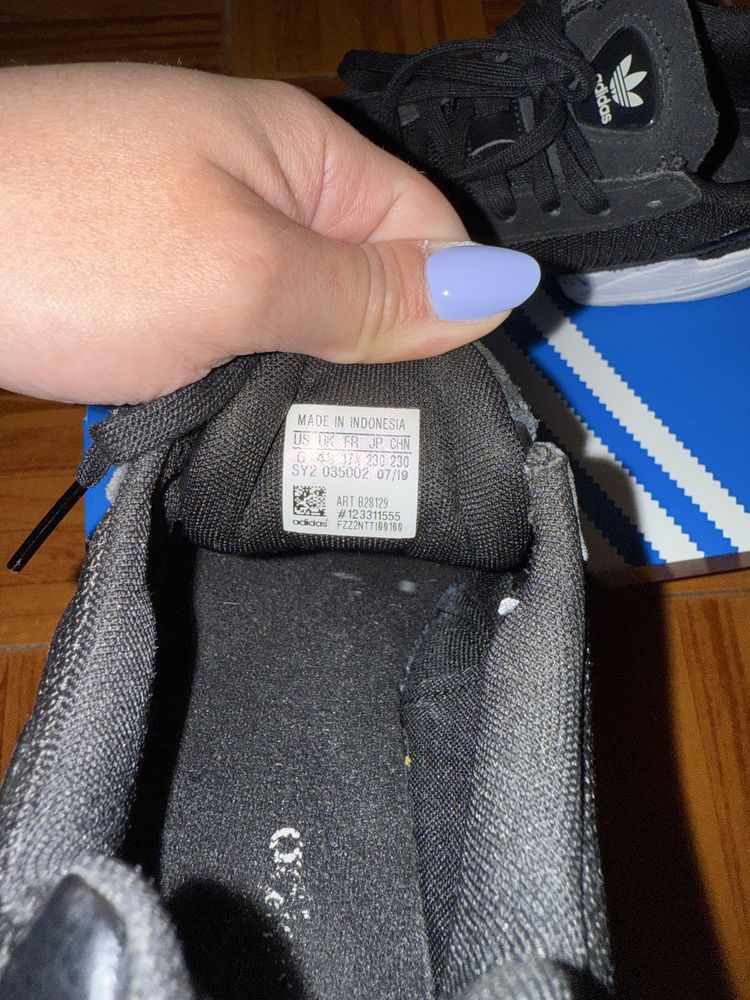 Ténis adidas Falcon