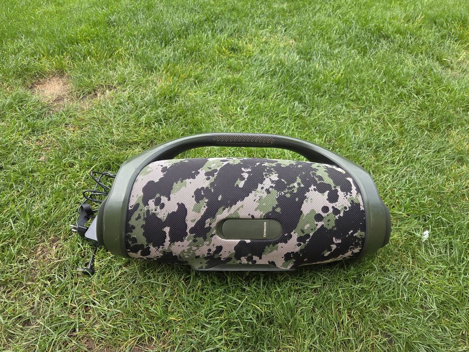Głośnik JBL Boombox 2 moro działa idealnie partybox