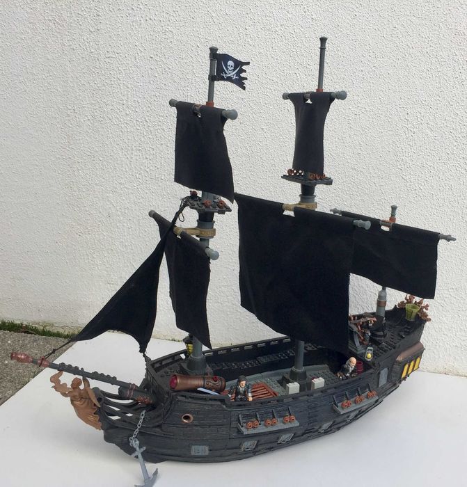 Vendo raro construção Mega Bloks Navio “Black Pearl”