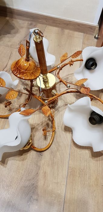 Продам люстру на 5 ламп