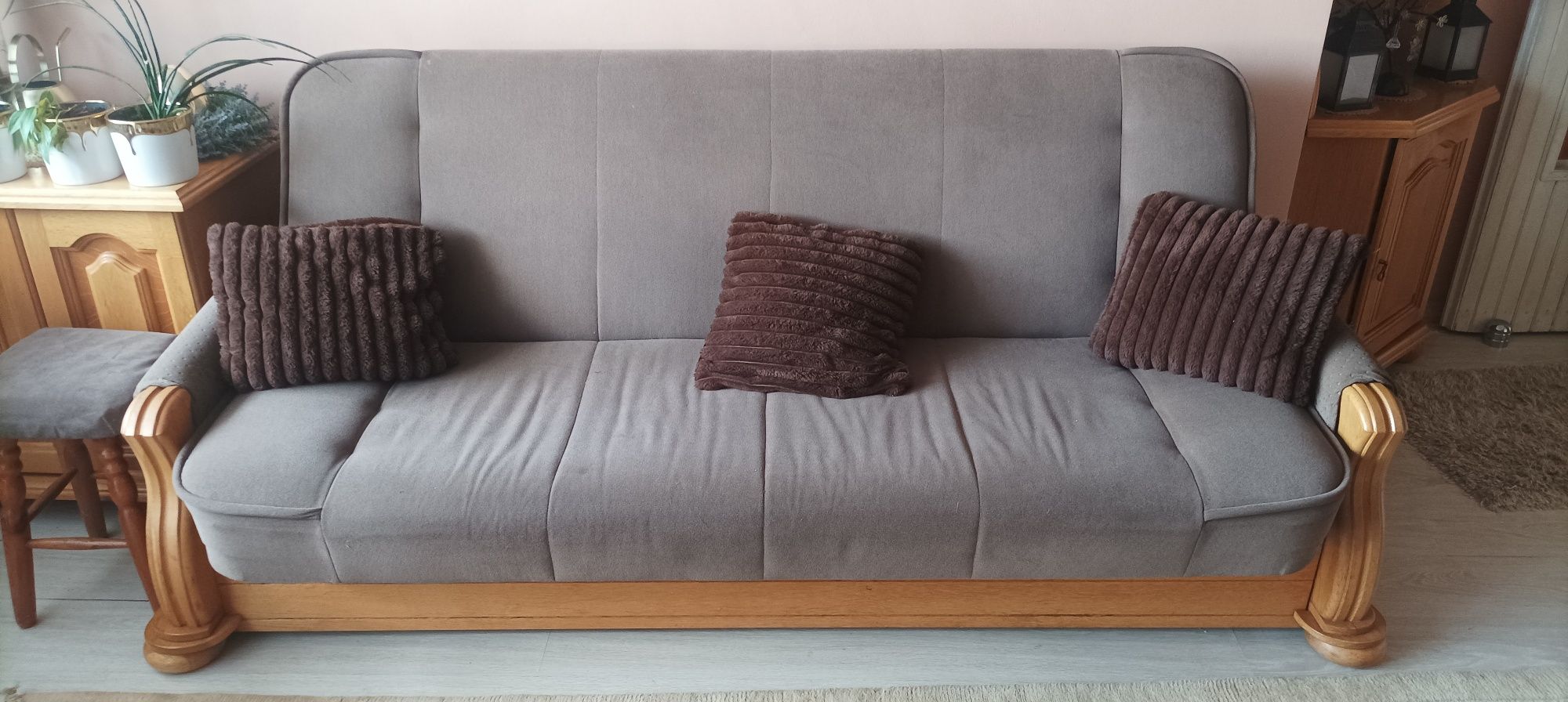Komplet eleganckich mebli pokojowych z litego drewna