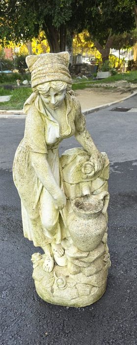 Linda estátua vintage