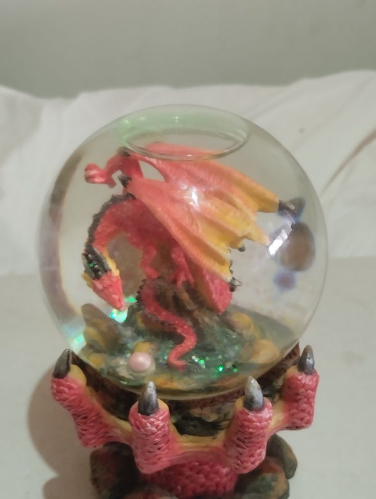 Globo de neve com dragão