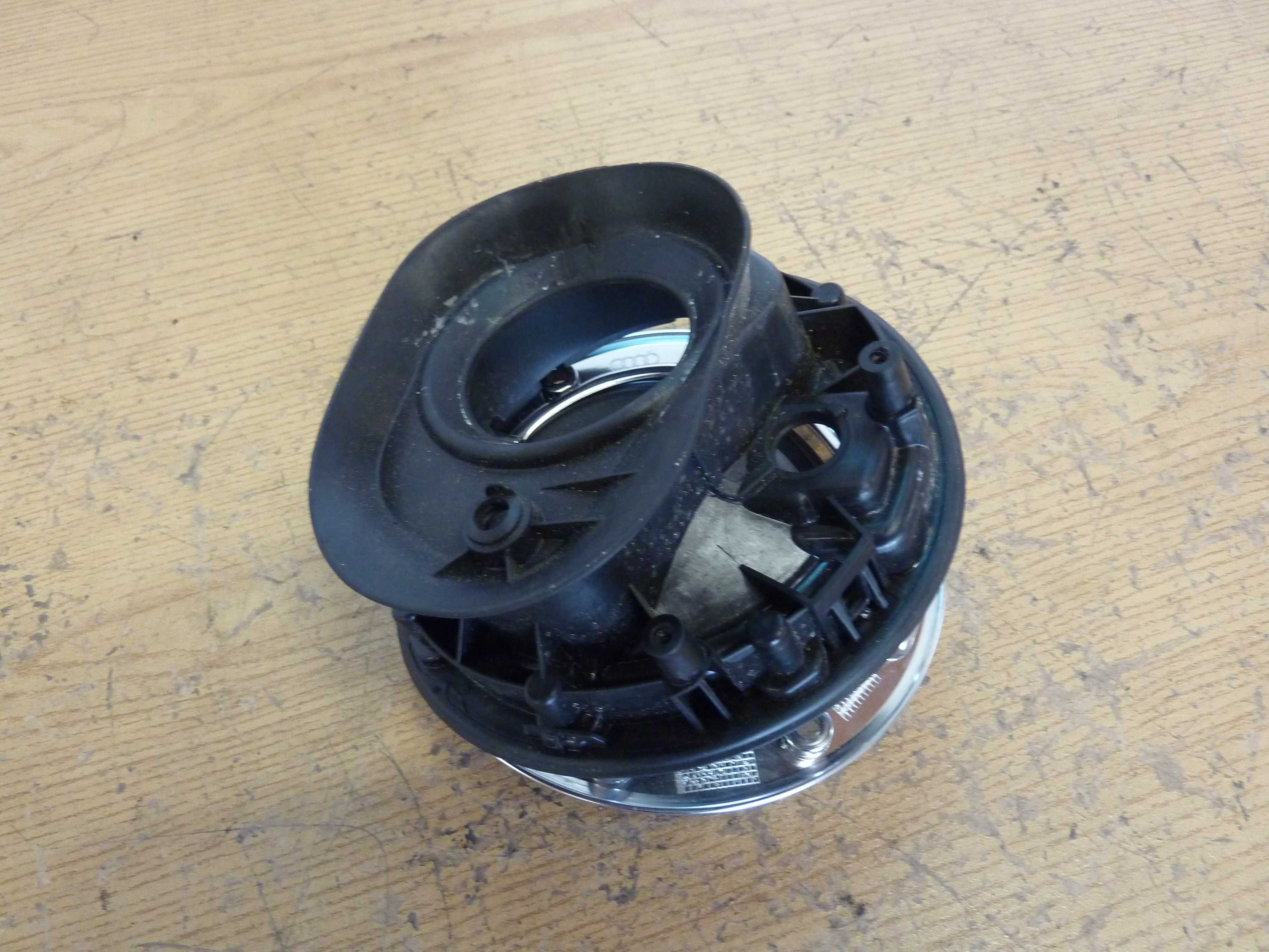 AUDI TT 8S klapka wlewu paliwa CHROM ładna 8S0.809857E