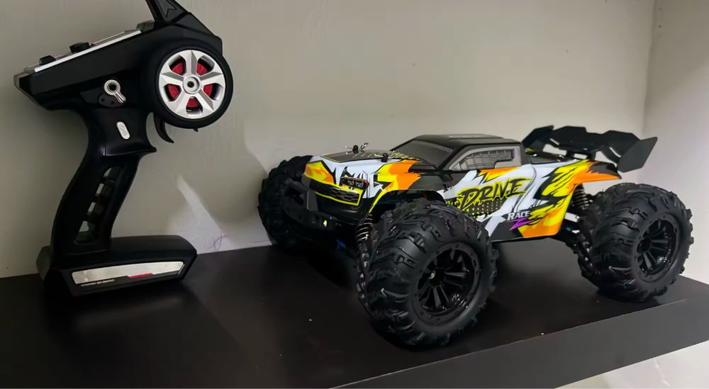 Профессиональная машинка на радиоуправлении Monster Truck SCY 16101Pro