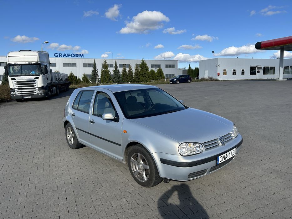 VW Golf IV 1.6 SR 5 drzwi alufelgi Nowe oplaty ROK 2 komplety kół 4