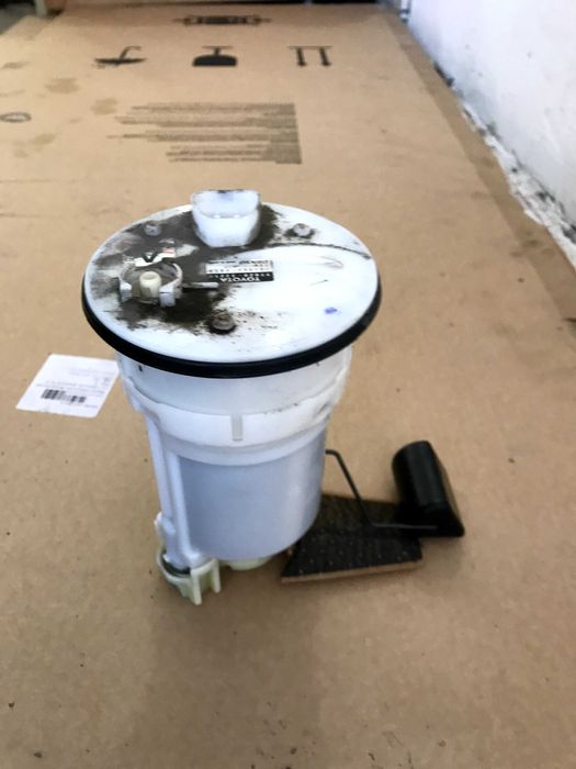 7702033210 Колба та бензонасос Toyota Lexus