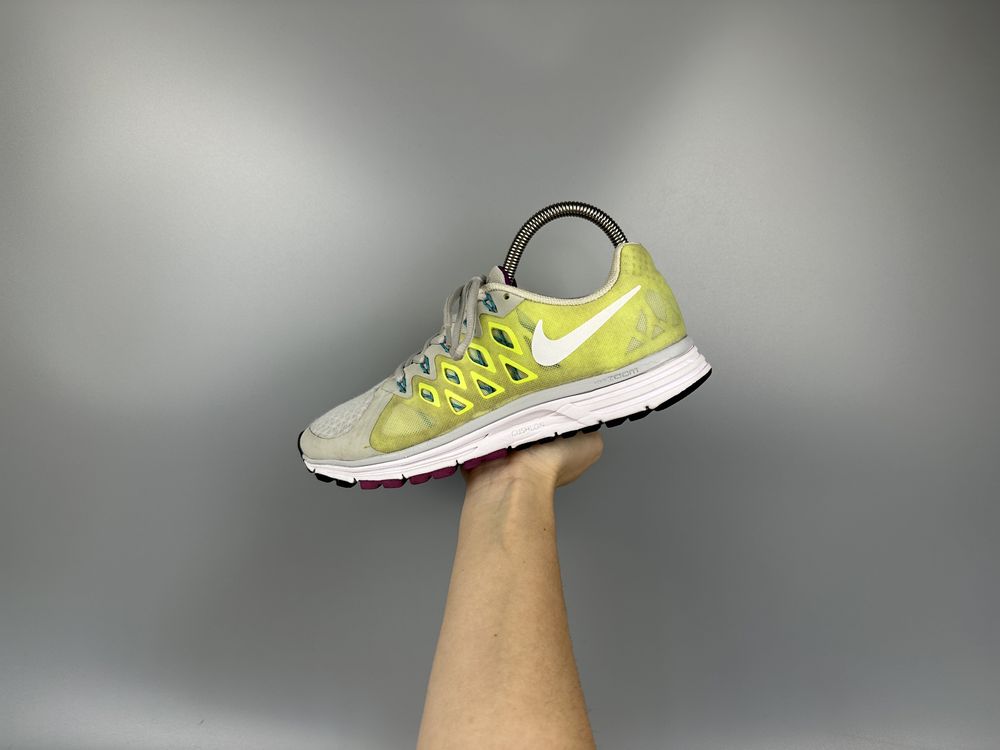 Размер 38.5 24 см Женские беговые кроссовки Nike Air Zoom Vomero 9