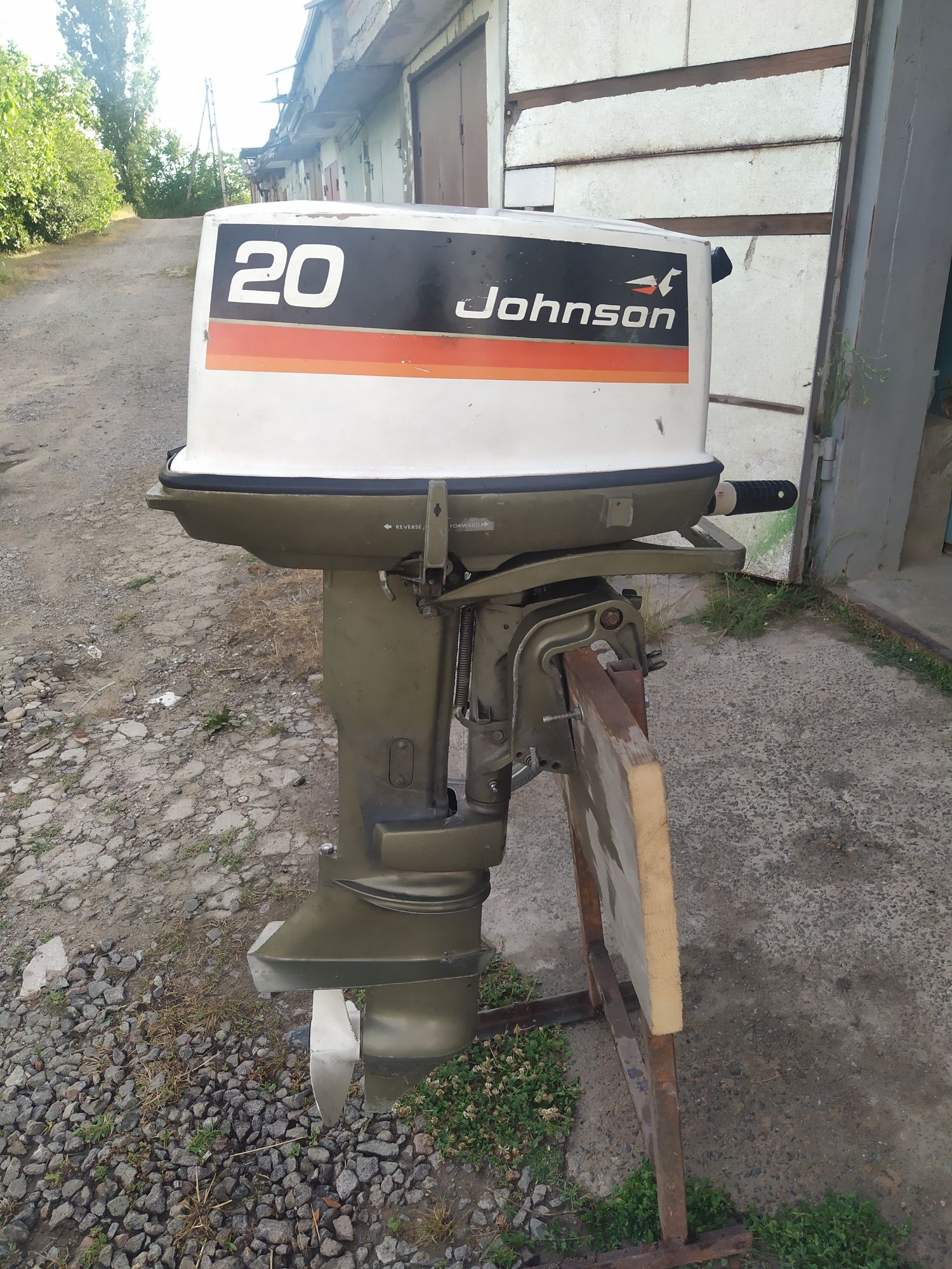 Продам Johnson 20