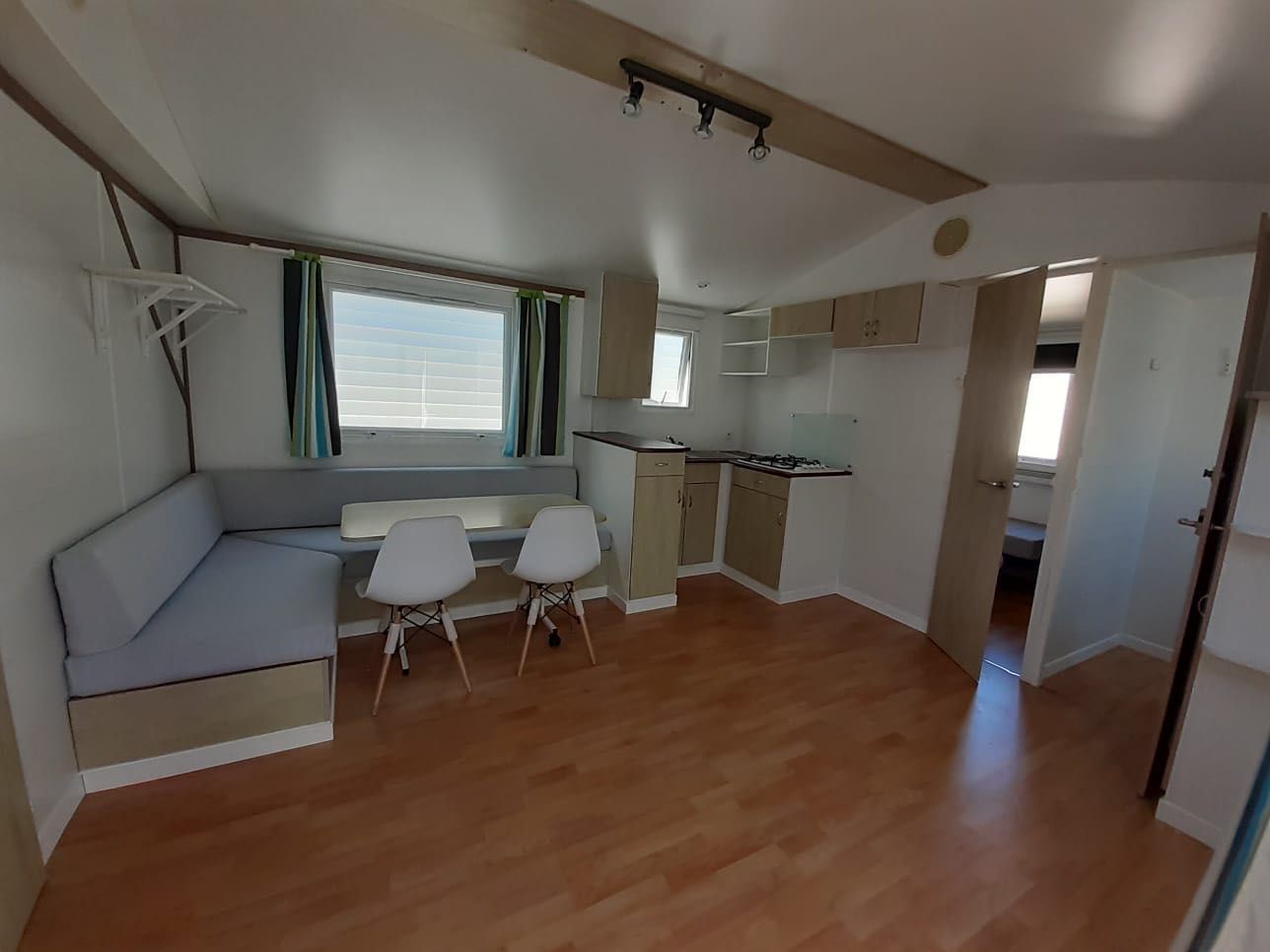 * CASA PRÉ-FABRICADA NA OCASIÃO O'HARA DE 8X4 METROS EM LISBOA.
