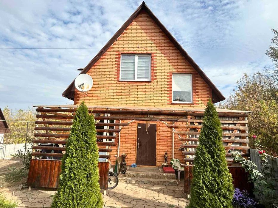 Продам 2х этажный дом в Люботине постройки 2015г.