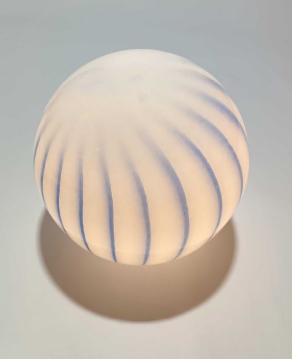 Candeeiro de mesa sem fios de vidro azul e branco ao estilo Murano