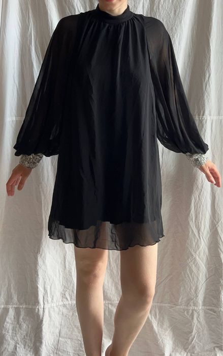 Чорна сукня з блискітками на рукавах, святкова