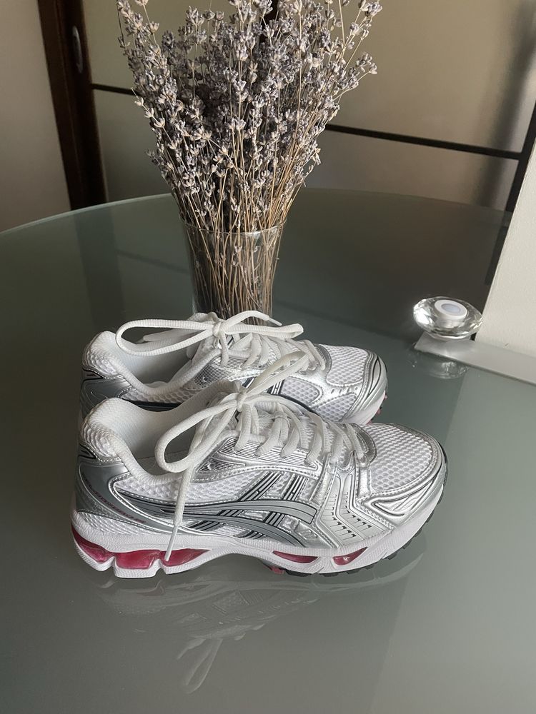 Кроссовки Asics оригинал 40