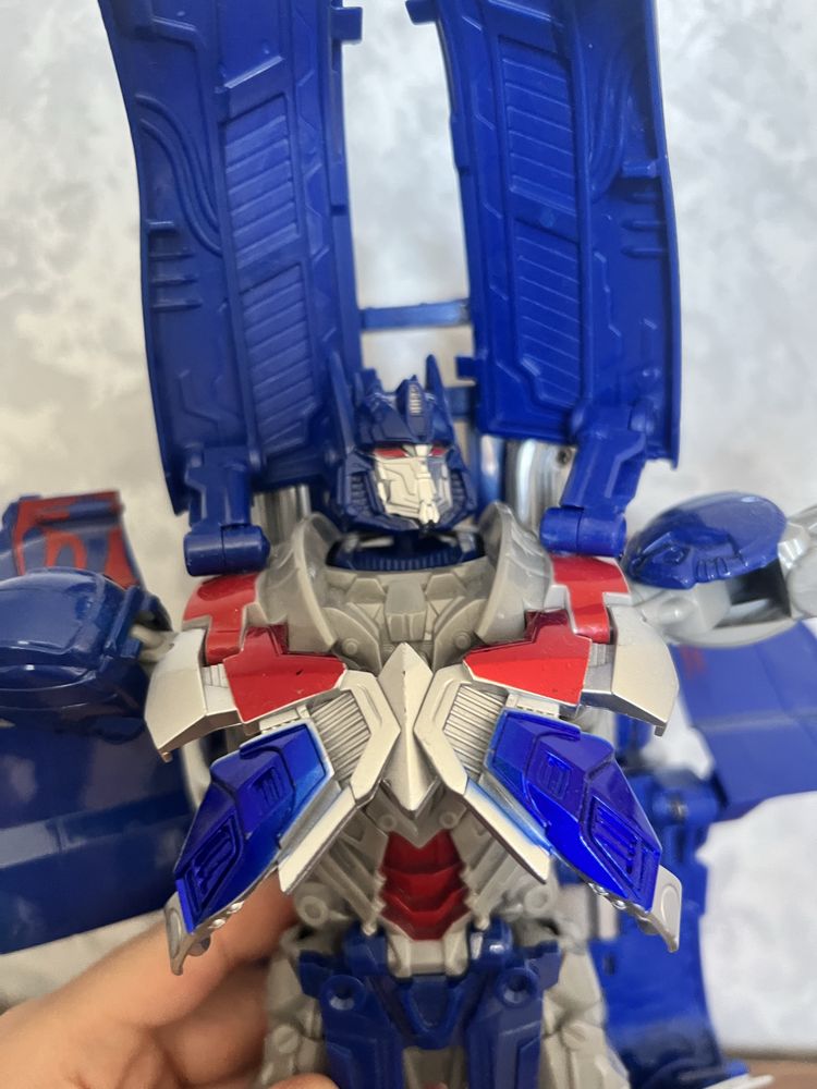 Іграшка трансформер optimus