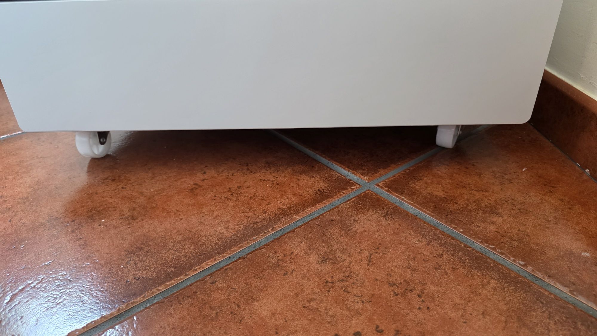 Cómoda 3 gavetas ikea com rodas