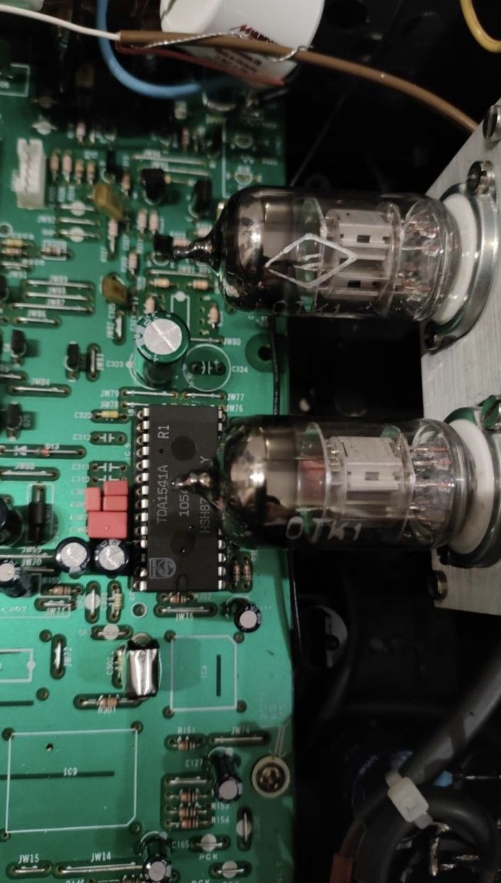 Sony CDP-750 na lampach
