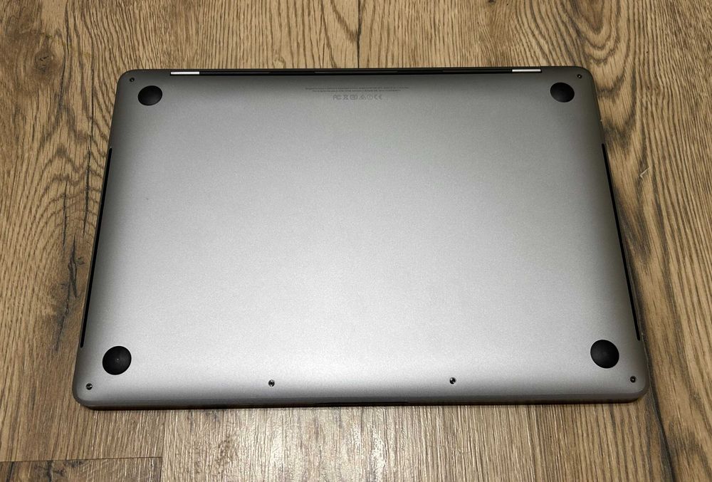 ІДЕАЛЬНИЙ Macbook PRO 13", A1706, 8 RAM, 256 SSD повний комплект