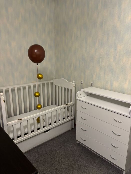 Продам дитячу кроватку, комод і матрас