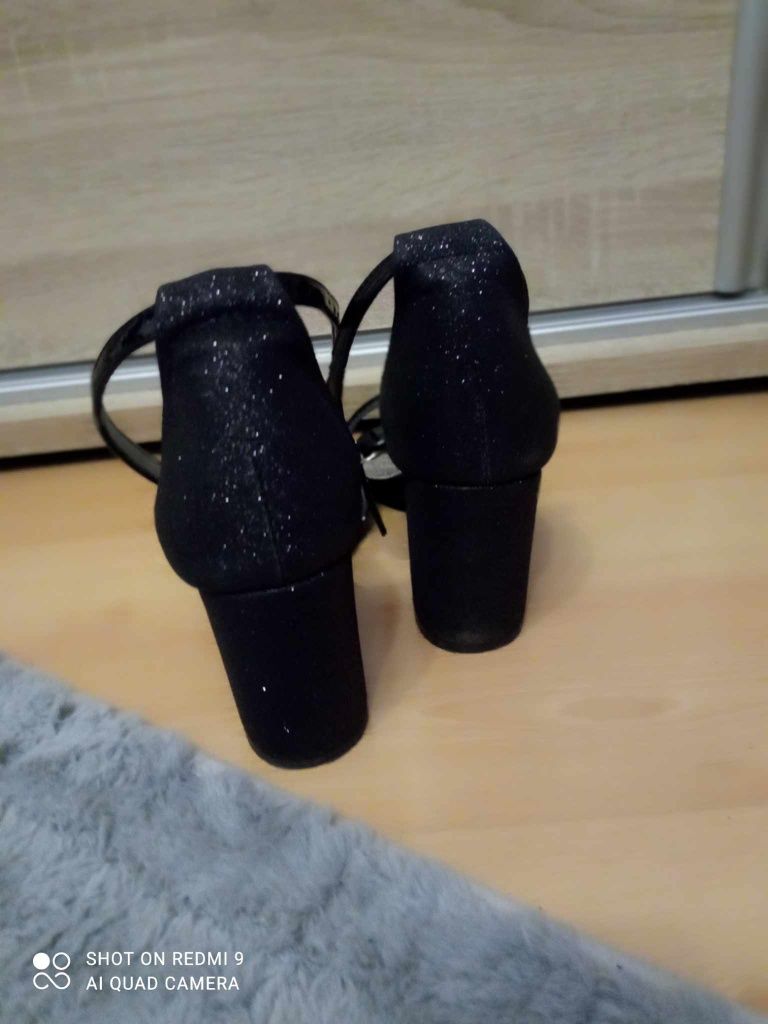 Czarne brokatowe błyszczące sandały na słupku Sylwester studniówka bal