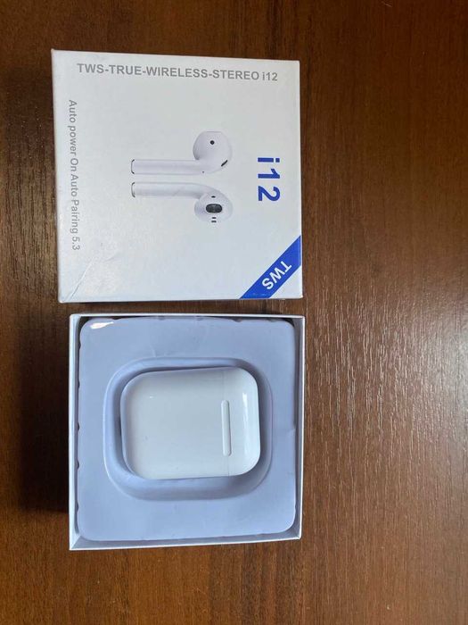 Беспроводные сенсорные наушники i12 TWS новые