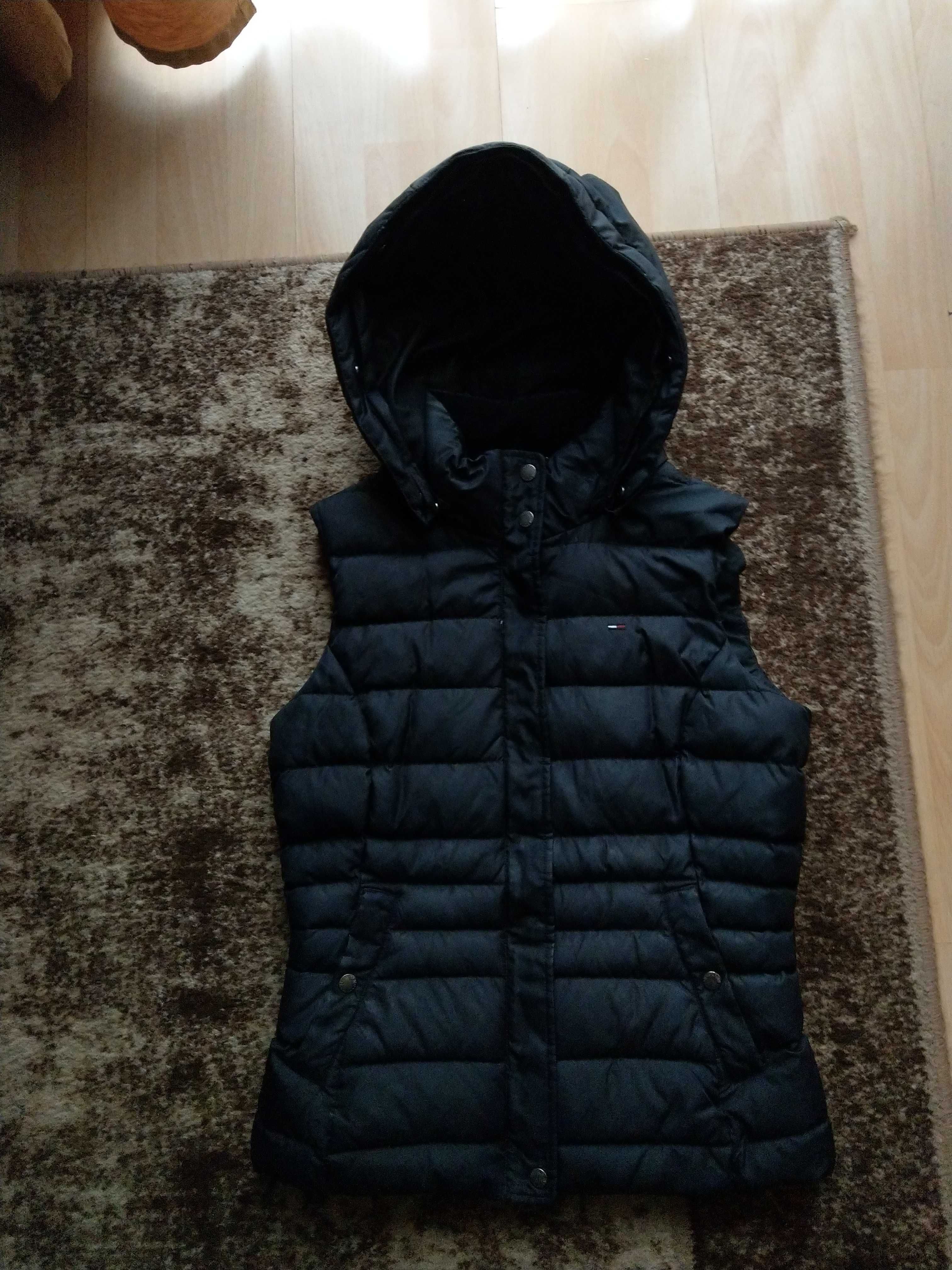 kamizelka puchowa damska z kapturem Tommy Hilfiger haft logo