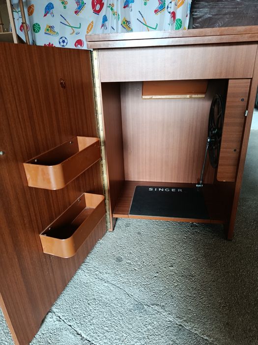 Móvel de máquina de costura