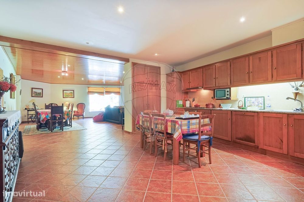 Moradia T4 para venda