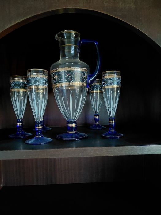 Jarro e copos antigos