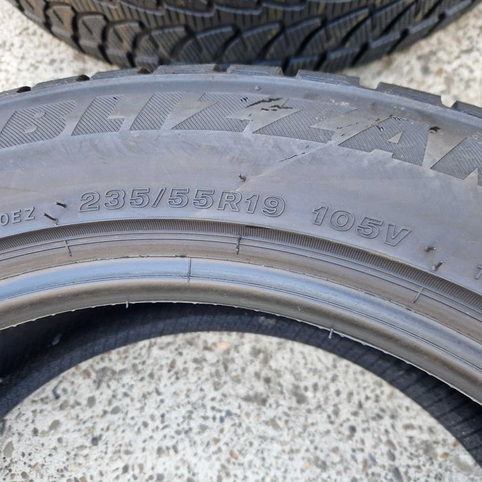 Зимові шини, резина 235 55 R19 Bridgestone (Бріджестон) 4шт.