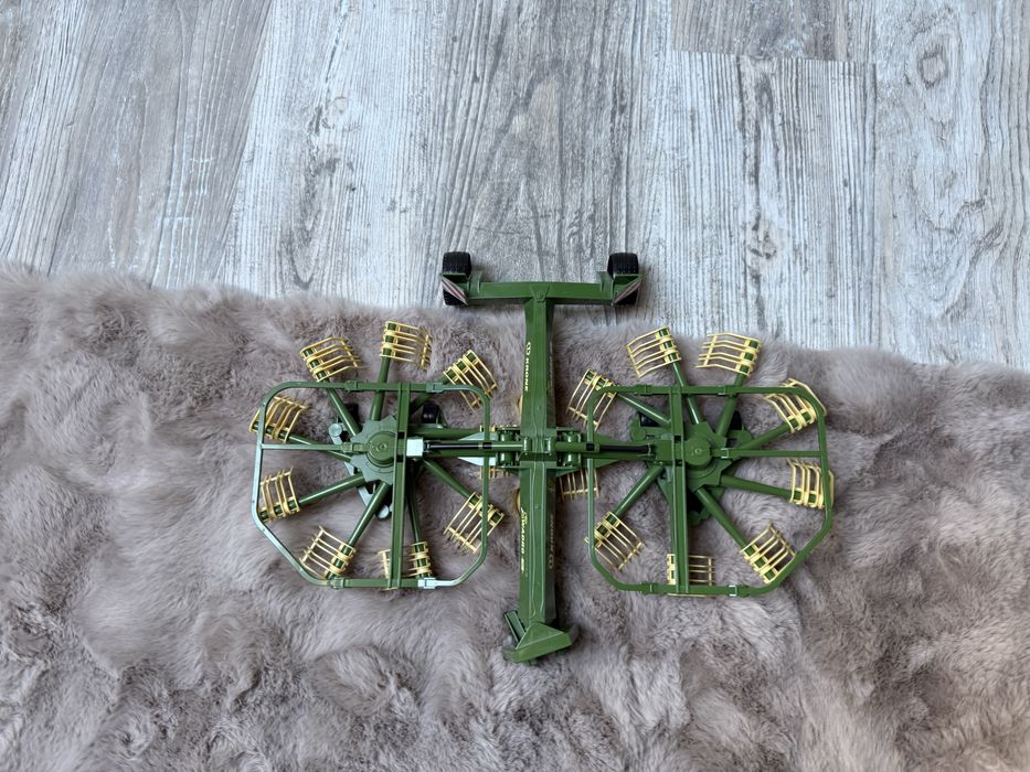 Zestaw Bruder - kombajn , traktor, beczka, prasa itd. + GRATIS