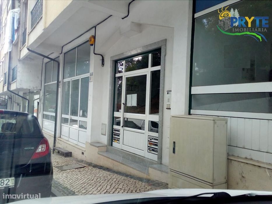 Conjunto de dois apartamentos ligados entre si situado na Sertã