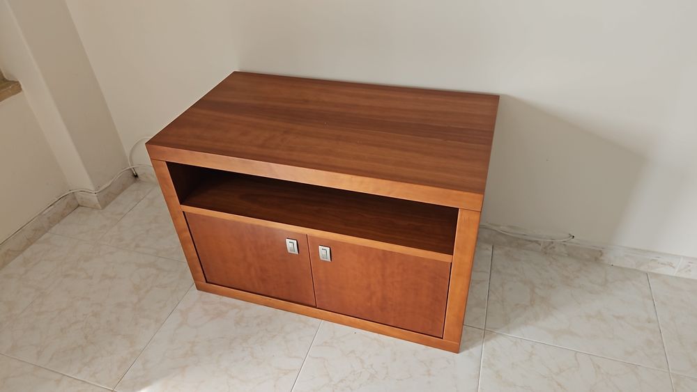 Móvel de tv com gaveta